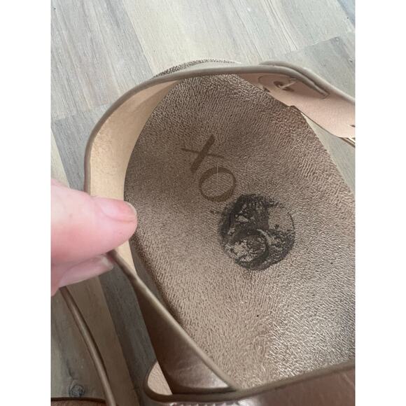 XOXO Women's Double Strap Gold Neutral Darica Summer Chic Sandals Size 8.5 - Picture 7 of 8